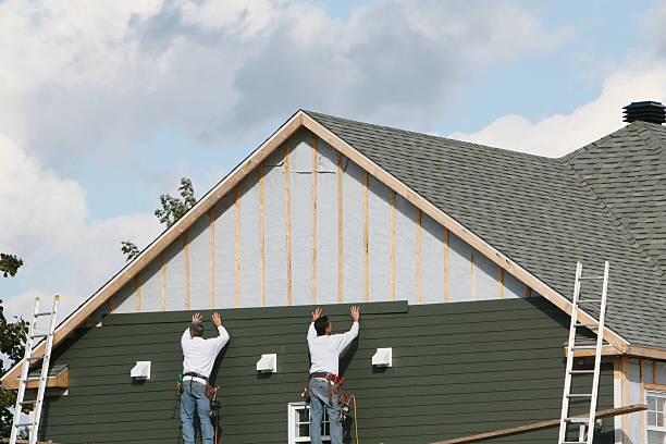 Professional Vinyl Siding technician working in Saegertown, PA