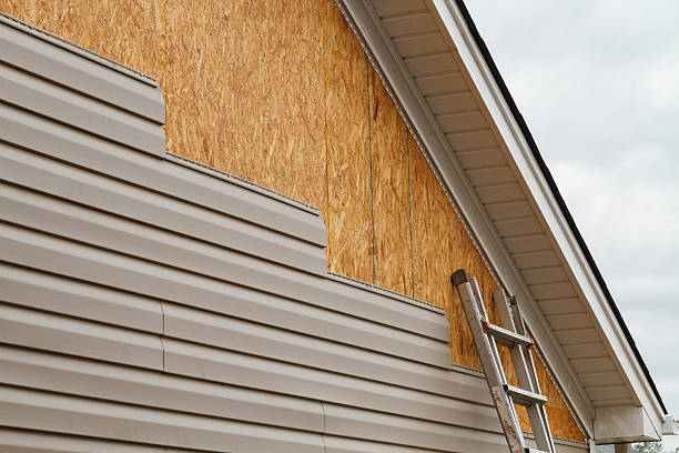 24/7 Emergency Vinyl Siding experts in Saegertown, PA